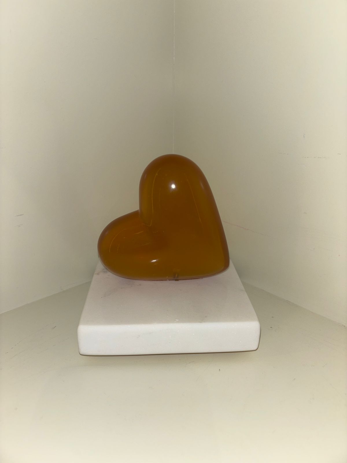 corazon individual con base de marmol