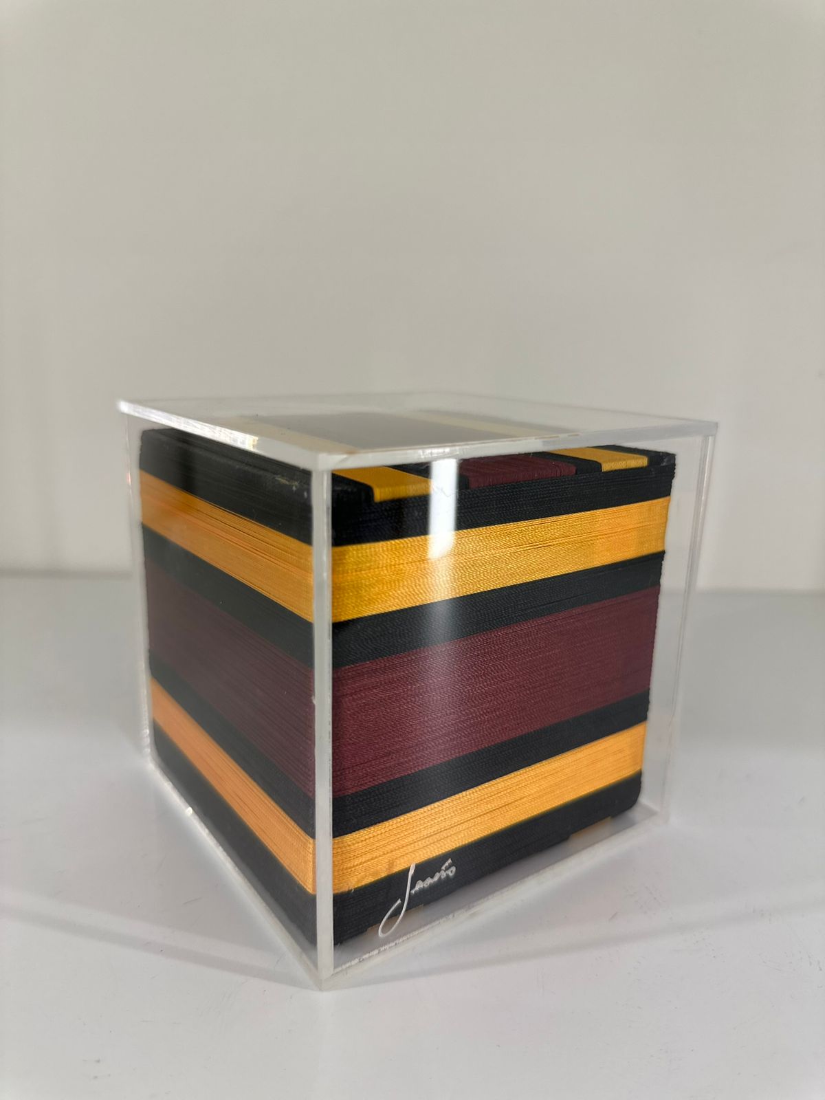 Cubo acrilico guinda dorado the concept store
